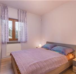 11 Bedroom Villa with Pool near Pula, Sleeps 18